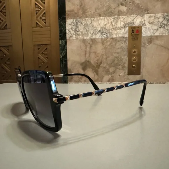 Valentino Garavani Black Sunglasses with Stud Accents VALENTINO GARAVANI EYEWEAR V-Stud Sunglasses | Gold | FARFETCH main image 4